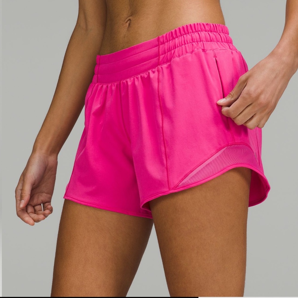 Lululemon Hotty Hot LR short
4" *Lined